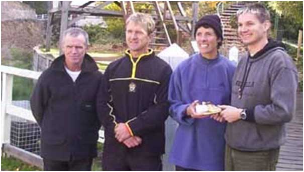 2004 Walhalla Woundup organiser Bruce Salisbury and 50km winners Roger Maximiw and Sandra Timmer-Arends being presented by Michael Leaney.